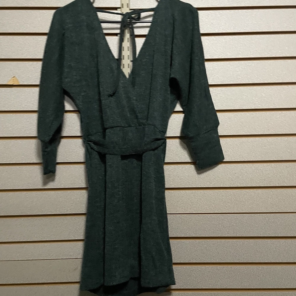 NWTS New Francesca's Hunter Green Medium M Sweater Mini Dress Open Back Belt‎